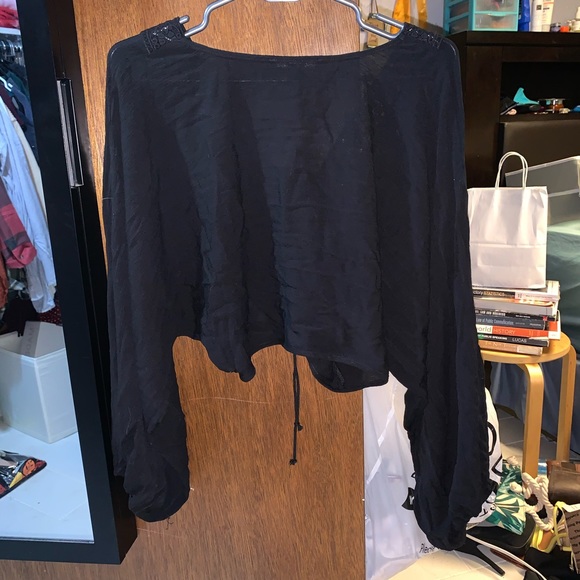 Crop Blouse - Picture 2 of 4